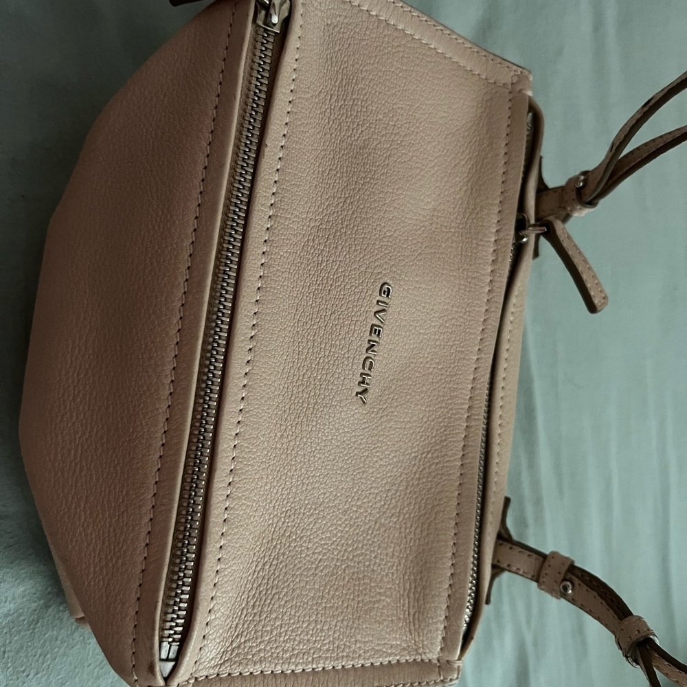 Givenchy - Picture 3 of 3